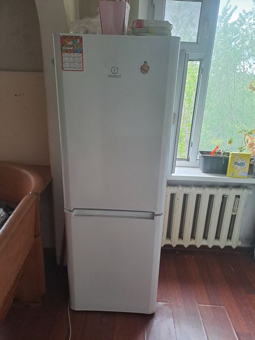 Холодильник Indesit