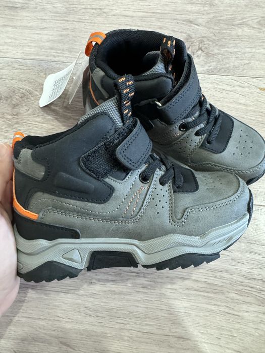 Новые детские ботинки