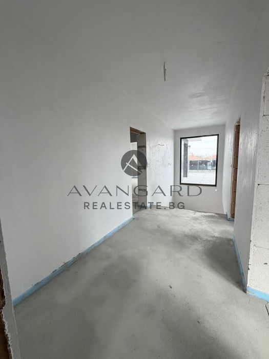 оф.25533 Двуетажна къща с двоен гараж/ Кючук Париж