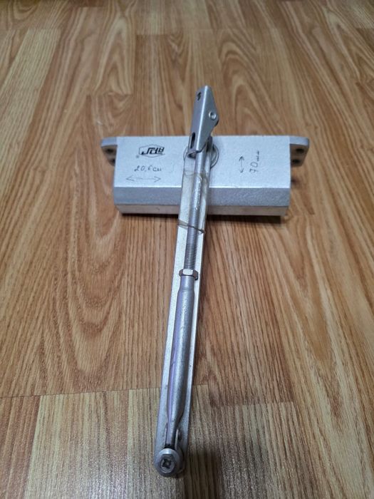 Продам доводчик дверей