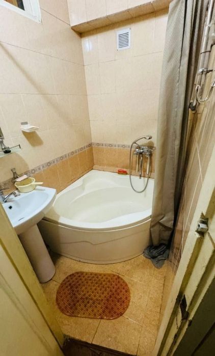 3 xonali uyga 1ta oDam kerak , 1 ta xonaga 2 kishi turadi , yunusobod