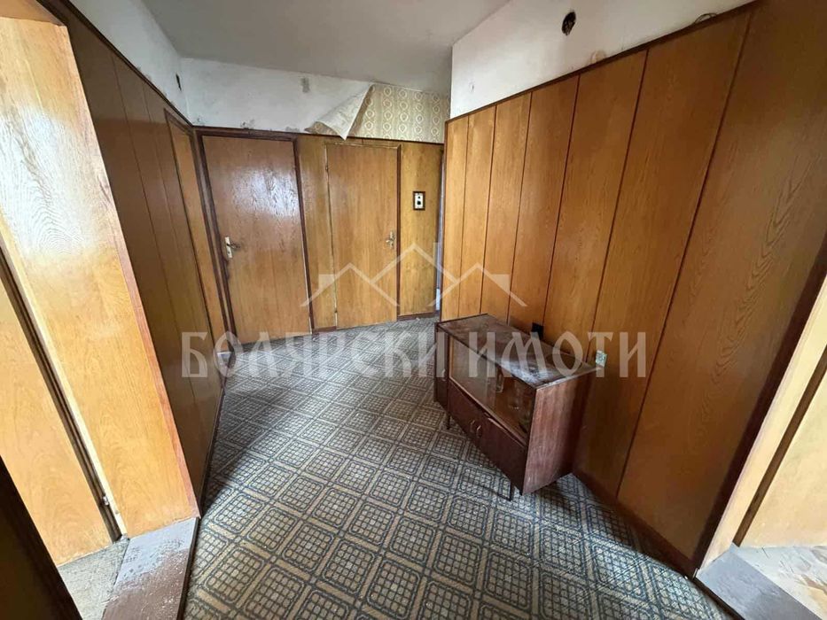 Монолитна двуетажна къща в с. Присово