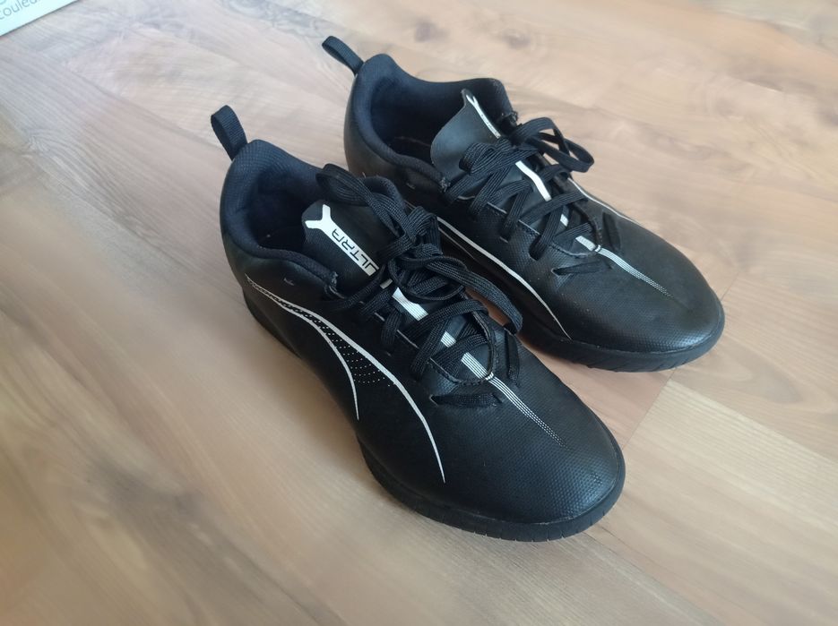 Ghete de fotbal pentru juniori PUMA Black White mărime 38
