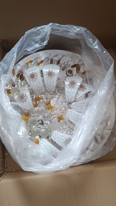 Продам люстру не дорого