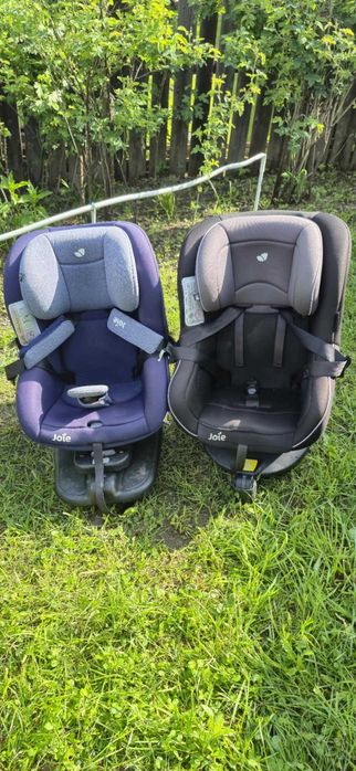 Vând două scaune auto Joie !!