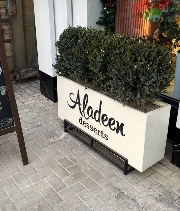 Кашпо вазоны из бетона с логотипом компании Кашпо гул туваклари