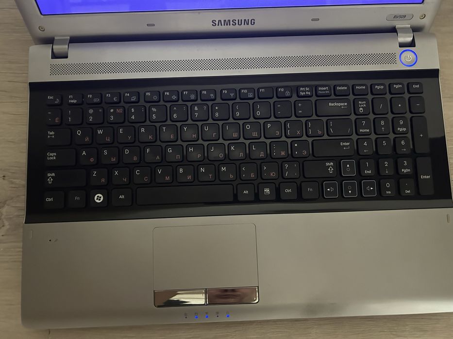 Ноутбук фирмы Samsung intel i3