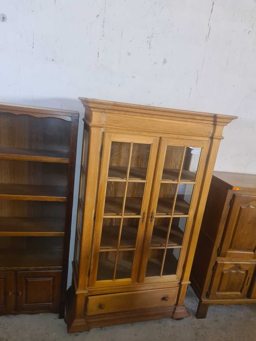 шкаф витрина внос от Европа