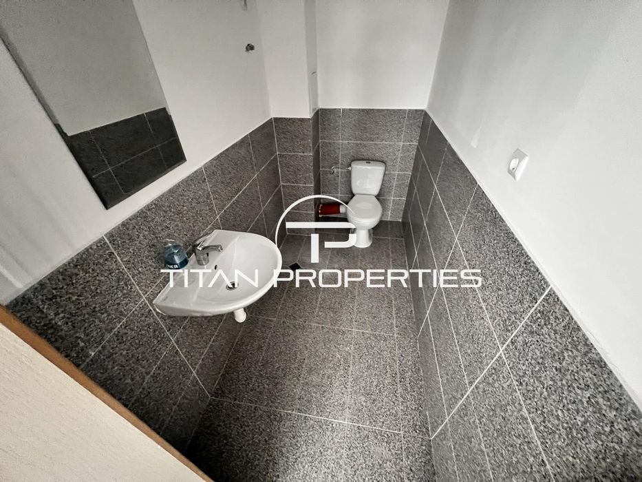 Дава се под наем Магазин в Бургас, Изгрев - 349 кв.м за 2244 € - Снимка #1