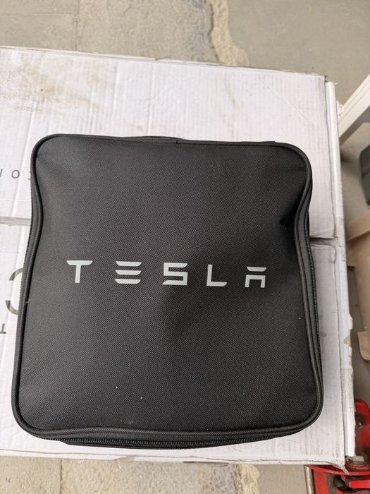 Tesla Зарядна станция