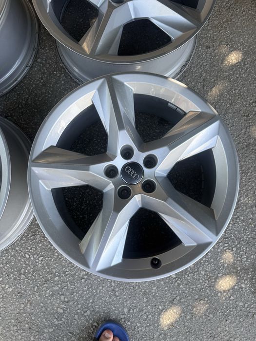 Оригинални Лети Джанти за Audi 4M — 19" 5x112 8J ET28 (4M0601025F)