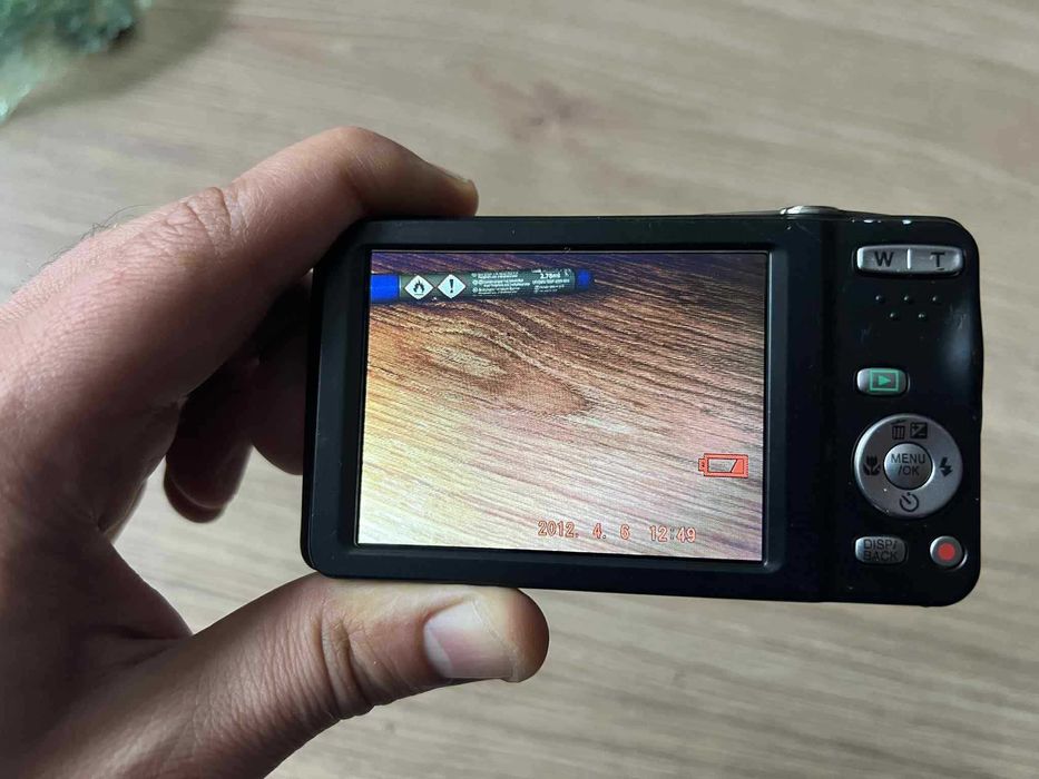 Aparat foto digital camera Fujifilm 14MP printeaza data/ora statii itp