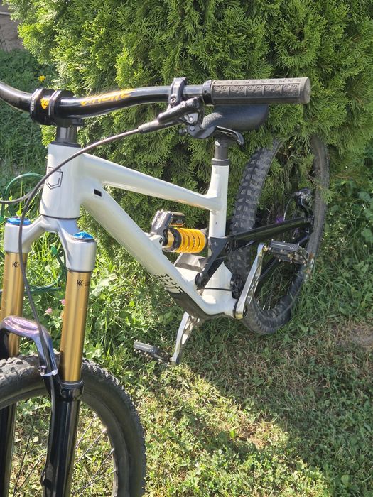 Продам велосипед двухподвесс Commencal clash