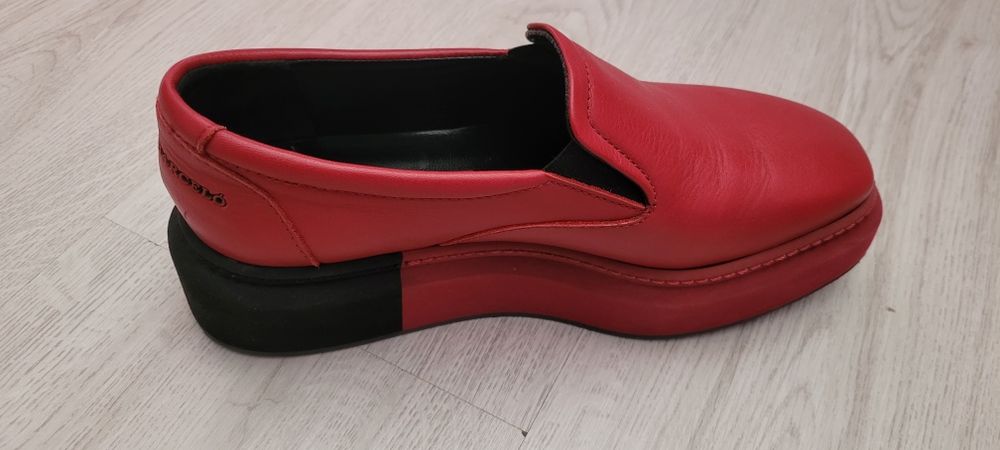 Обувки с платформа