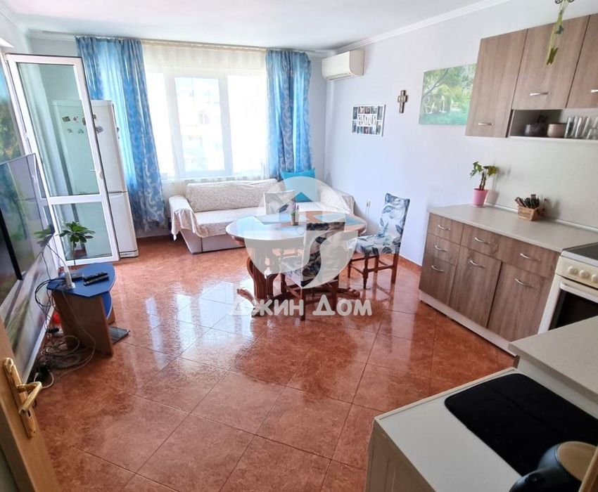 Продава се Тристаен апартамент в Поморие - 80 кв.м за 893 €/кв.м - Снимка #2