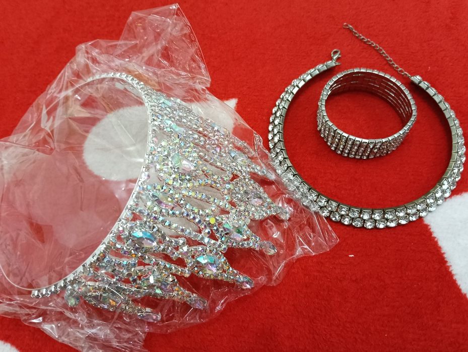 Gablonțuri, Coroniță, Colier, brățară 225 lei!