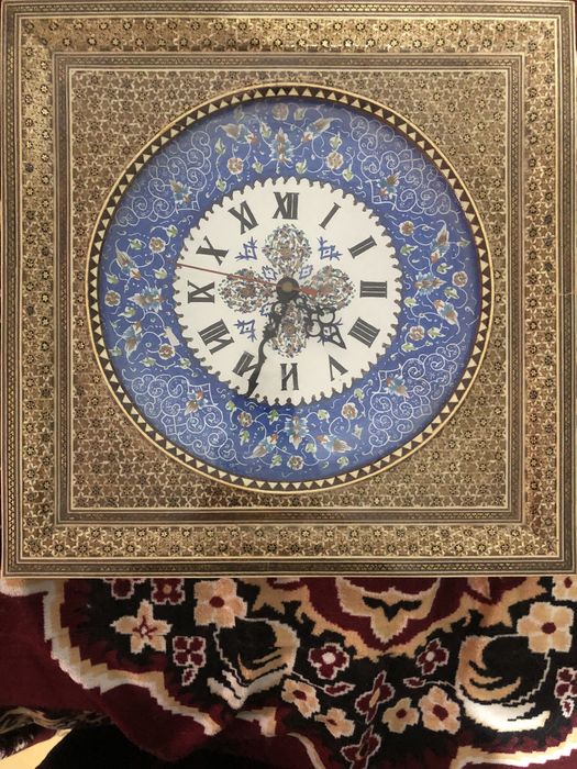 Продаются настенные часы ручной работы.