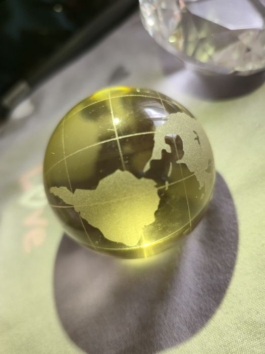 Vand o planeta si diamant din sticla