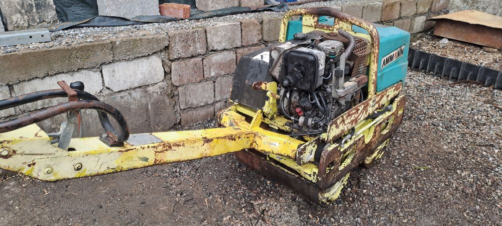 Vând cilindru compactor