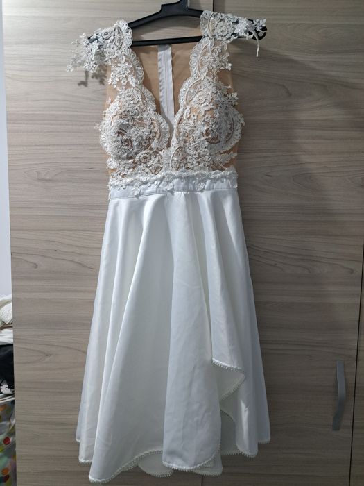 Vând rochie bby,marimea 36,fabricata în România.