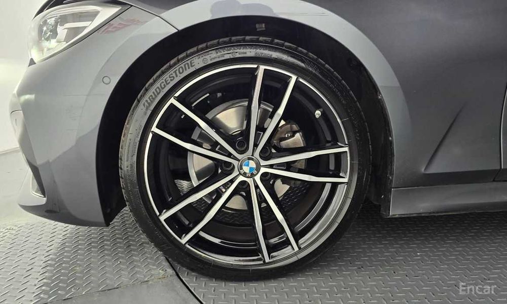 BMW 320i M sport по цене Chevrolet Malibu 2