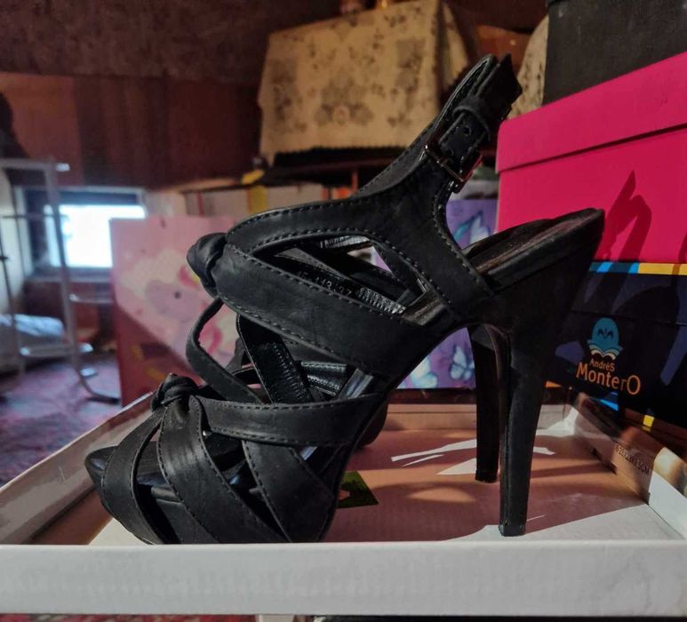 Секси обувки на висок ток - чисто нови, елегантни, от велур и еко кожа