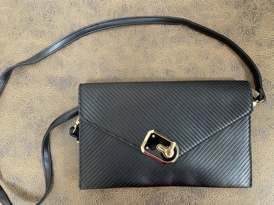 Черна дамска чанта