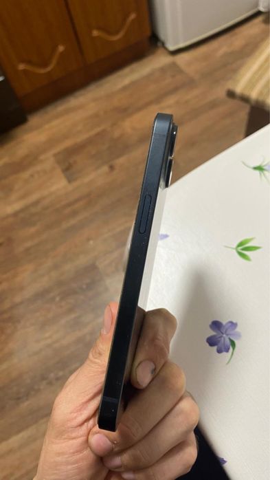 Продам Айфон 13 на 128 гб