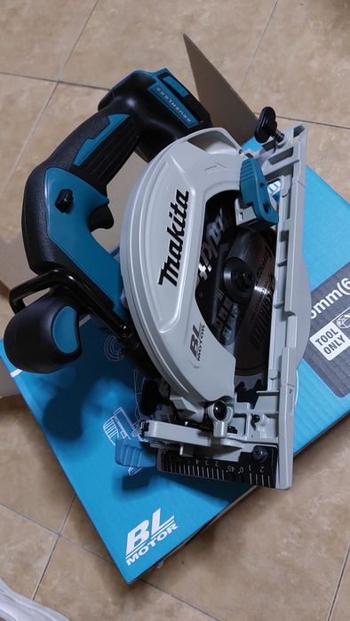 Fierastrau circular Makita DHS680Z