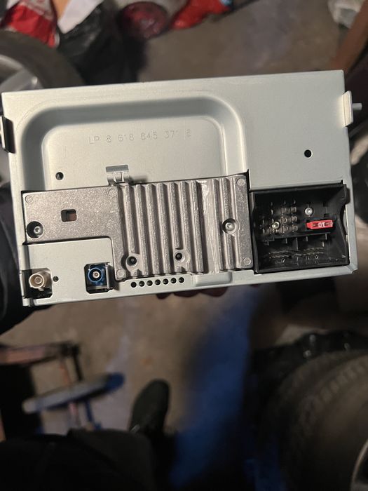 Продавам  оригинален касетофон  за VW