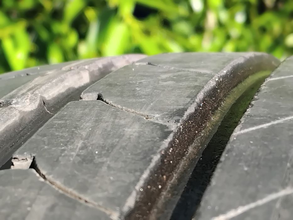 Гуми 225 45 18 Гудиър Goodyear 2 броя - нов внос. Не са нови!
Гумите са нов внос и са запазени, без забележки по структурата. Подходящи за дъл