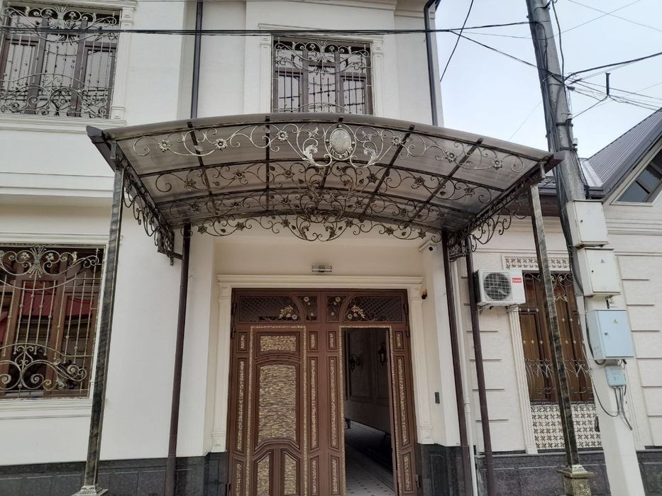 Naves reshotka darvoza