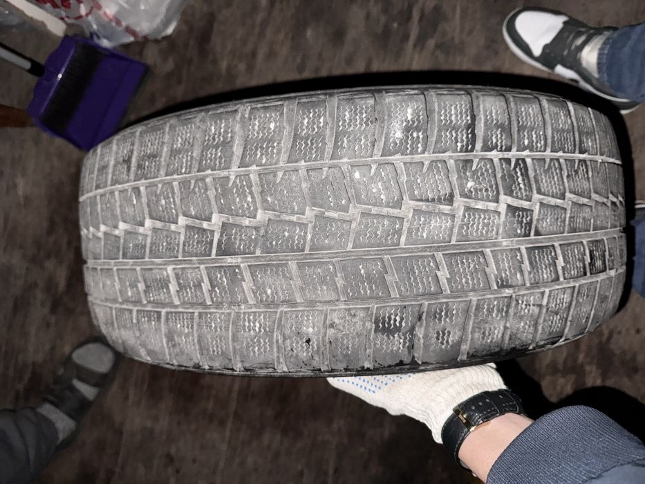 Продам шины Dunlop 225/45R18