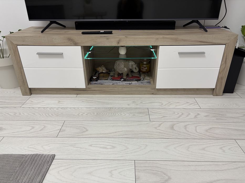 Vand comoda sufragerie