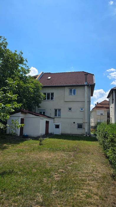 Casă de vanzare locație centrala  la prețul de 120000 euro
