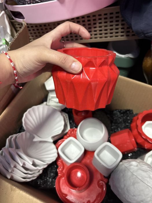 Diferite vase din praf ceramic si nu numai