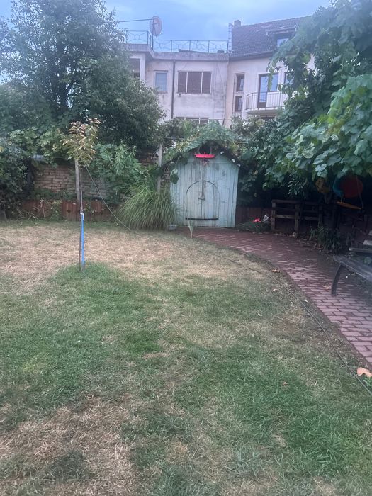 Casă de închiriat