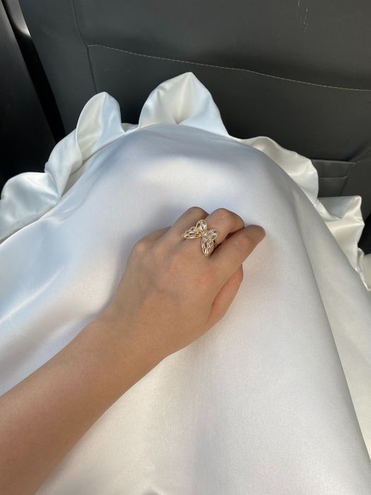 платье белое в отличном состоянии