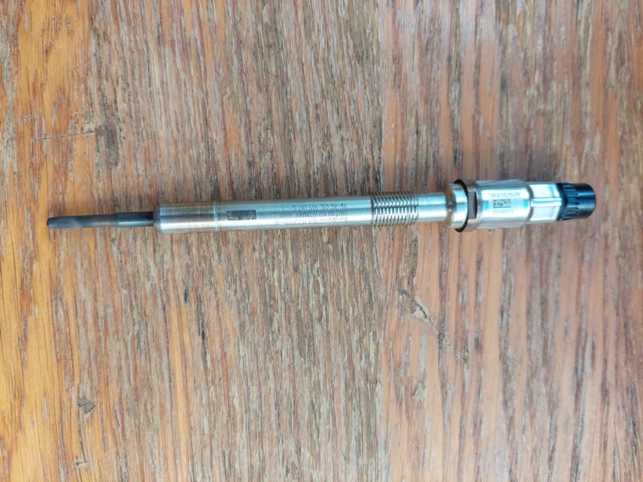 Bujie incandescenta vw audi skoda seat cu senzor presiune 03L905061G