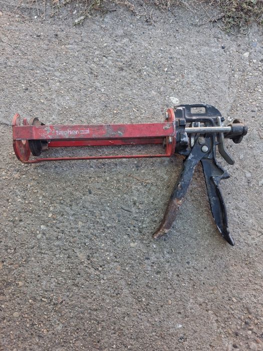 Pistol Fischer ancora