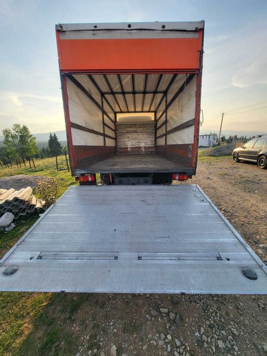 Vând lift hidraulic pentru csmion 7,5t și caroserie cu relată.