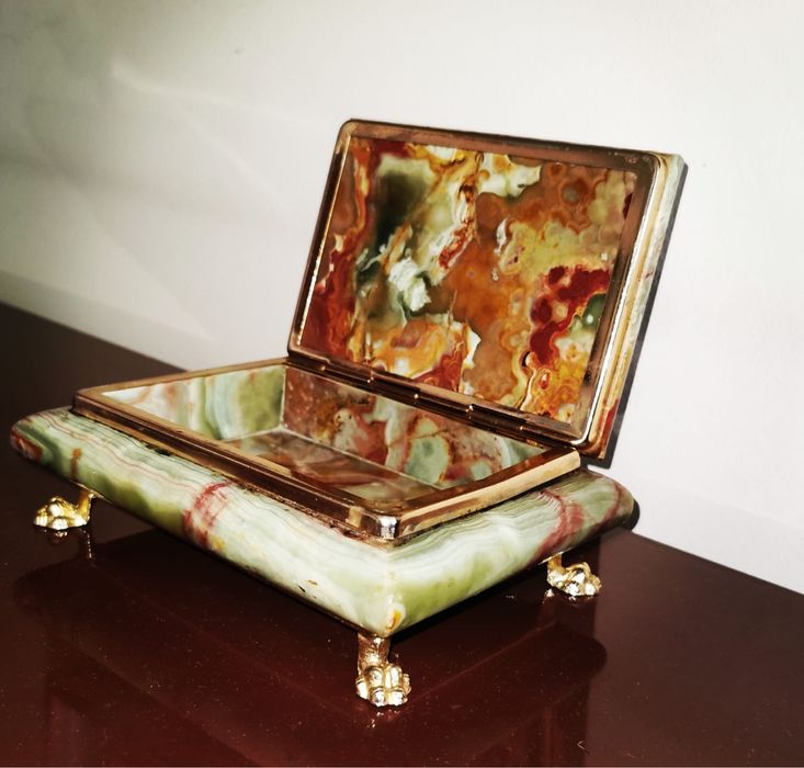 Кутия поставка за бижута бижутерка изключителна ръчна изработка 50 г.