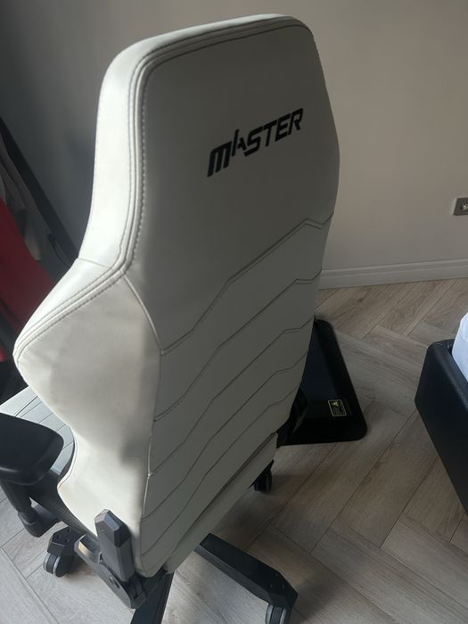 Игровое компьютерное кресло DXRacer Master