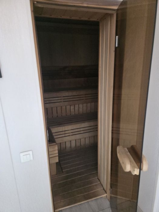 Продаётся  квартира  нежилой 163 квадратов в жилом доме  на 1 этаже