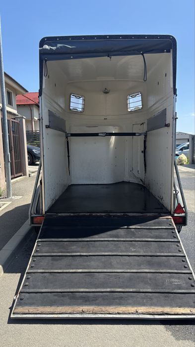 Remorca transport animale cai din fibra