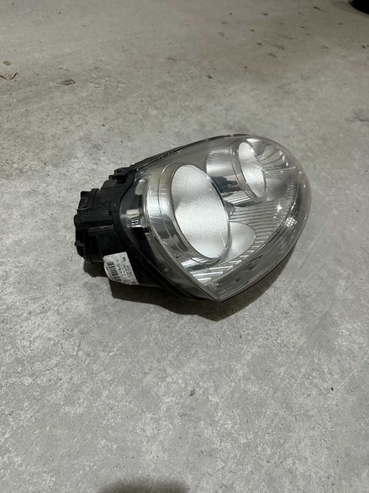 Десен фар за Голф V