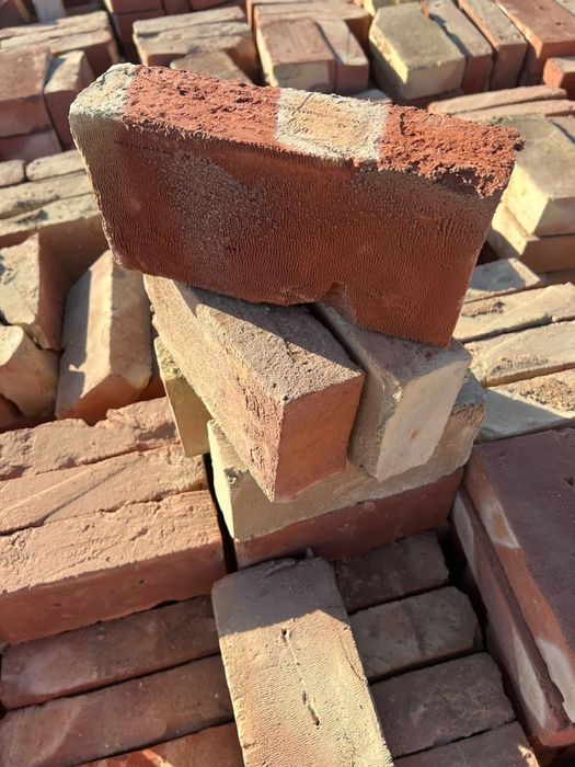 Красный кирпич с завода