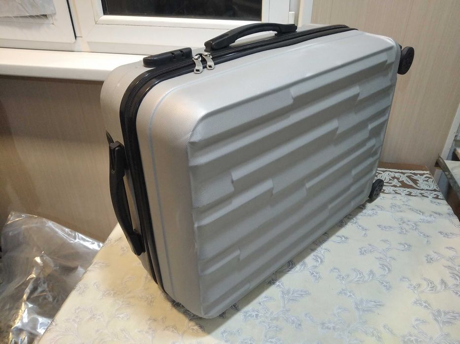 Дорожный чемодан на колесах.