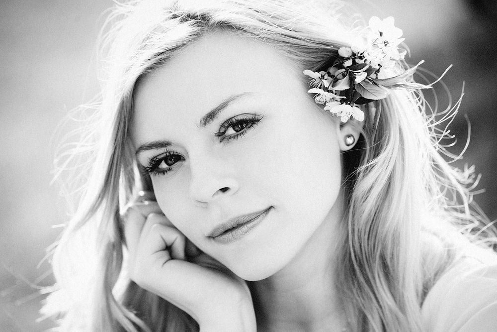 Nikon D300 фотоапарат + два обектива и аксесоари Никон