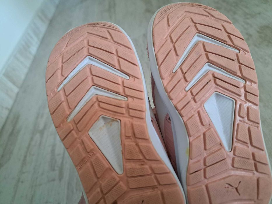 adidasi fete nike /puma